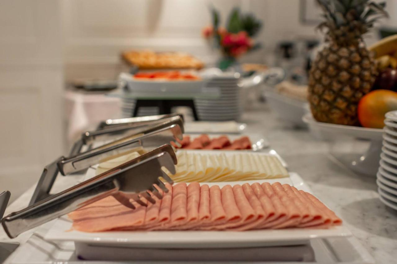 Feir'S Park Hotel & Rooftop Μπουένος Άιρες Εξωτερικό φωτογραφία A buffet of cold cuts