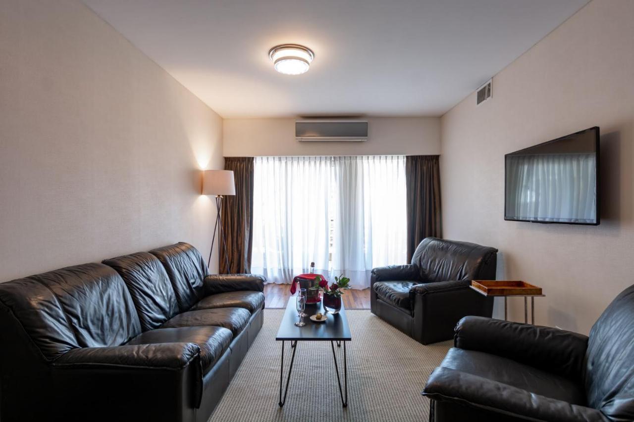 Feir'S Park Hotel & Rooftop Μπουένος Άιρες Εξωτερικό φωτογραφία A living room in a typical apartment