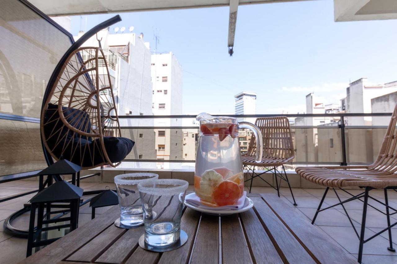 Feir'S Park Hotel & Rooftop Μπουένος Άιρες Εξωτερικό φωτογραφία A balcony in Buenos Aires, Argentina