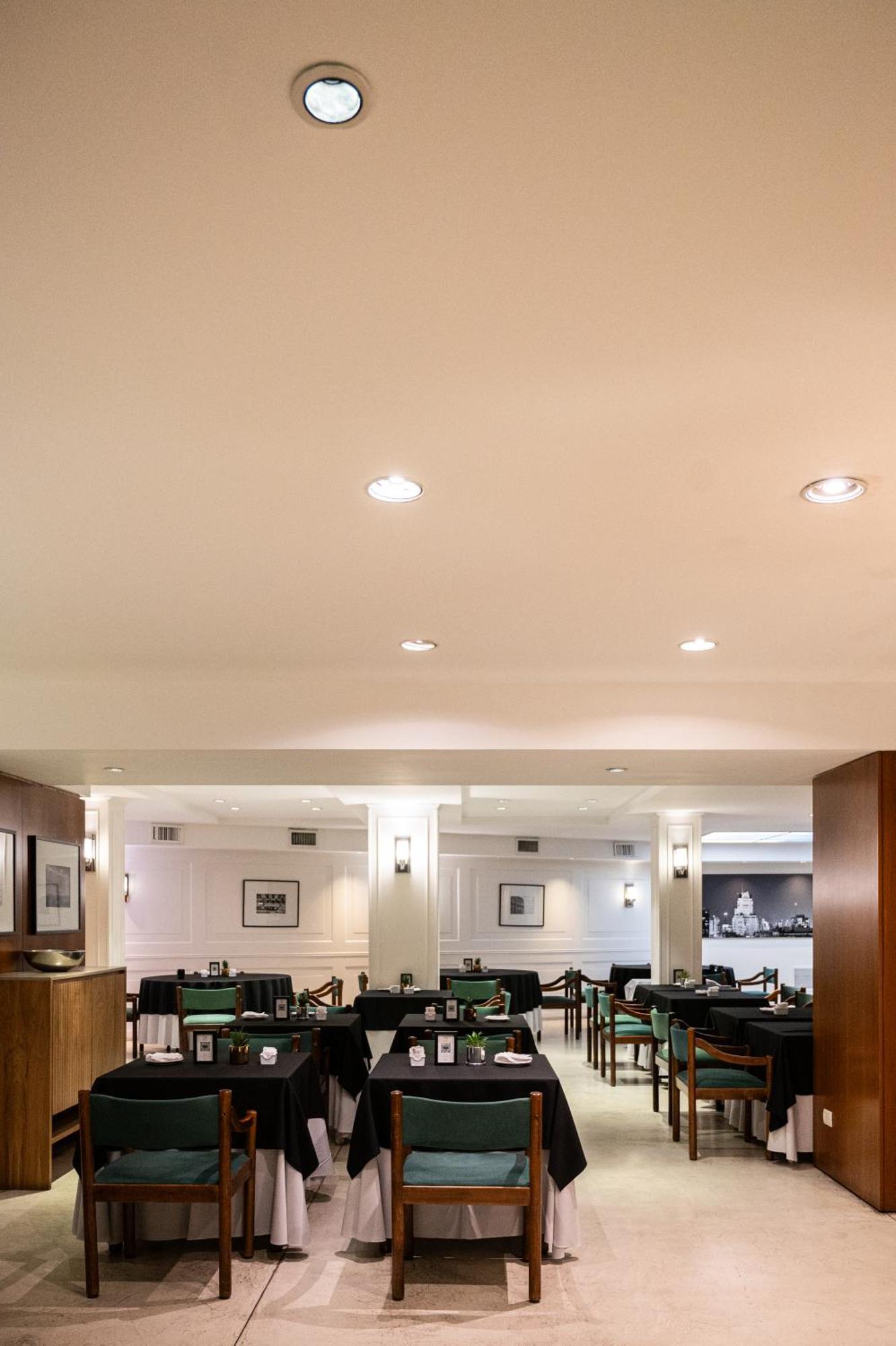 Feir'S Park Hotel & Rooftop Μπουένος Άιρες Εξωτερικό φωτογραφία A ceiling with several recessed lights