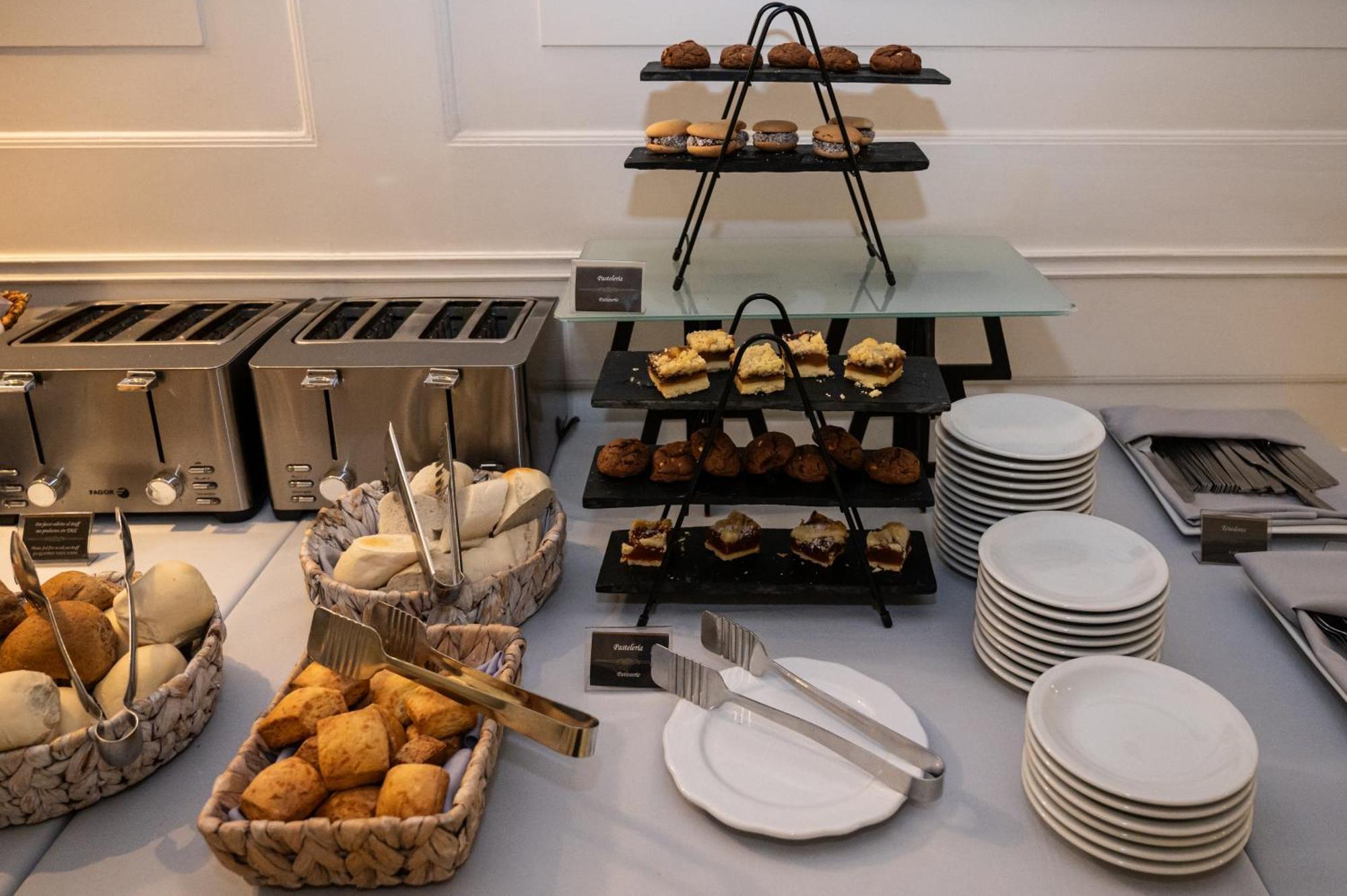 Feir'S Park Hotel & Rooftop Μπουένος Άιρες Εξωτερικό φωτογραφία A buffet at a wedding reception